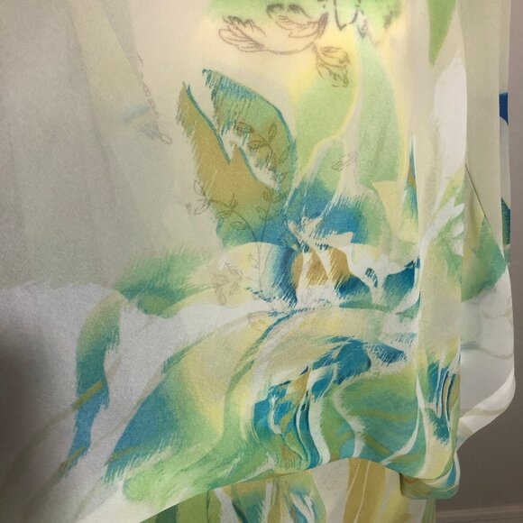 Dive into Style: Your Must-Have Watercolor Floral Kaftan Cover-Up! - Picture 4 of 8